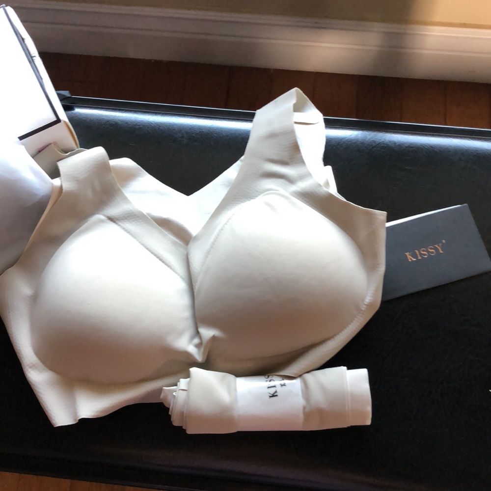Kissy Bra - Picture 8 of 9